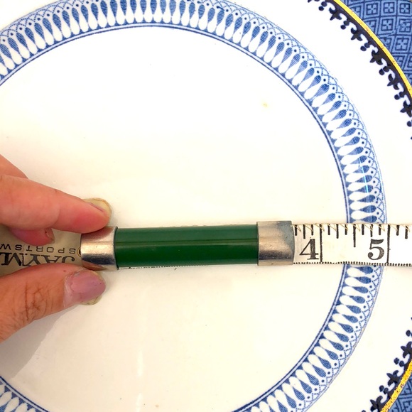 Dramatic Bakelite Brooch - Picture 6 of 10